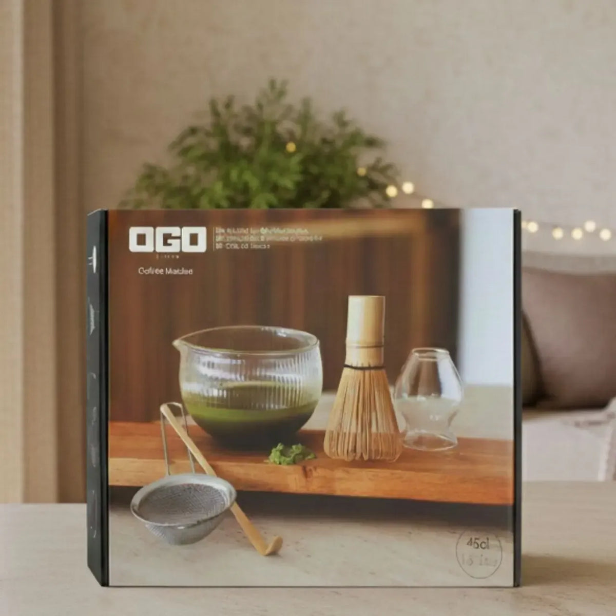 Geschenkdoos van de matcha set met de inhoud ervoor